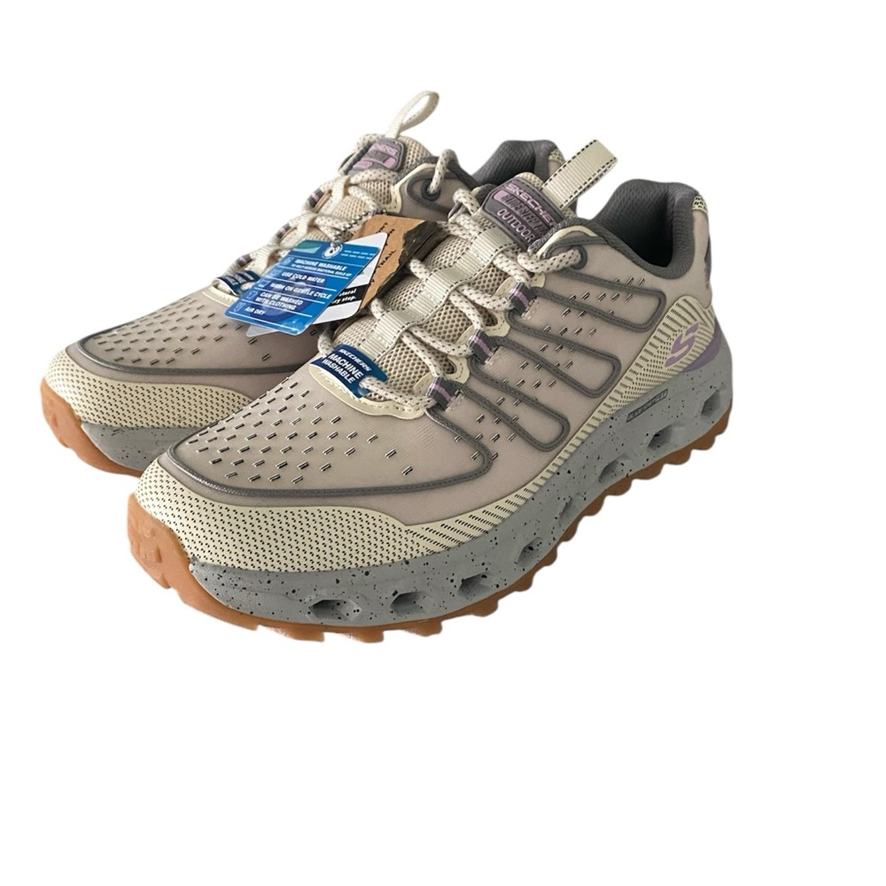 New in Box Womens Skechers Glide Step AT Sneaker
